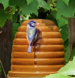 Ceramic Bumblebee And Mammal Nester -pet supplies sale ceramic wildlife skep.jpg