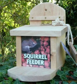 Flip Top Heavy Duty Squirrel Feeder -pet supplies sale squirrel feeder.jpg